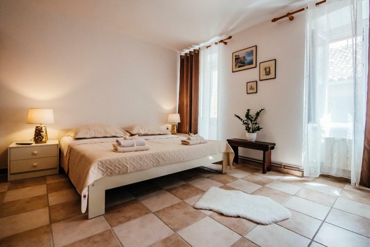 Heart Of Town Apartment Zadar Exterior photo