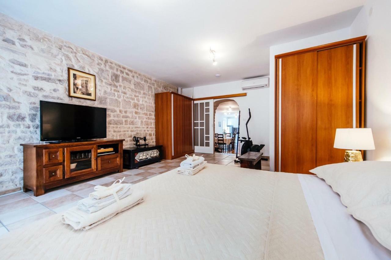 Heart Of Town Apartment Zadar Exterior photo